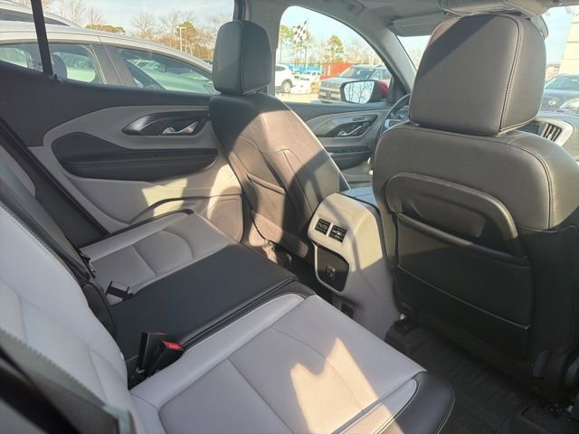 Used 2022 GMC Terrain SLT w/ Infotainment Package II image 9