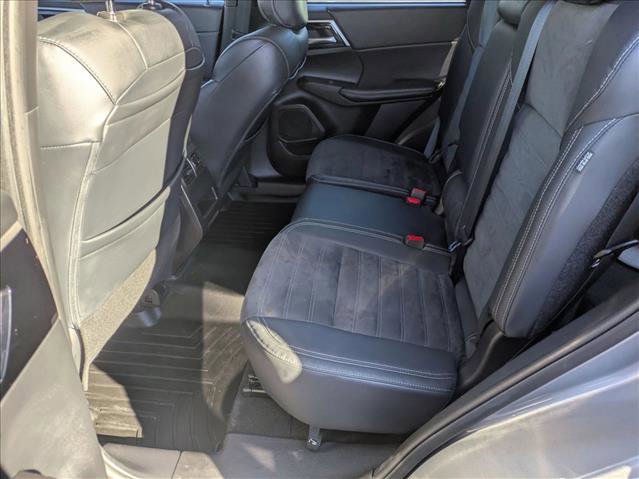 Used 2023 Mitsubishi Outlander SE image 20