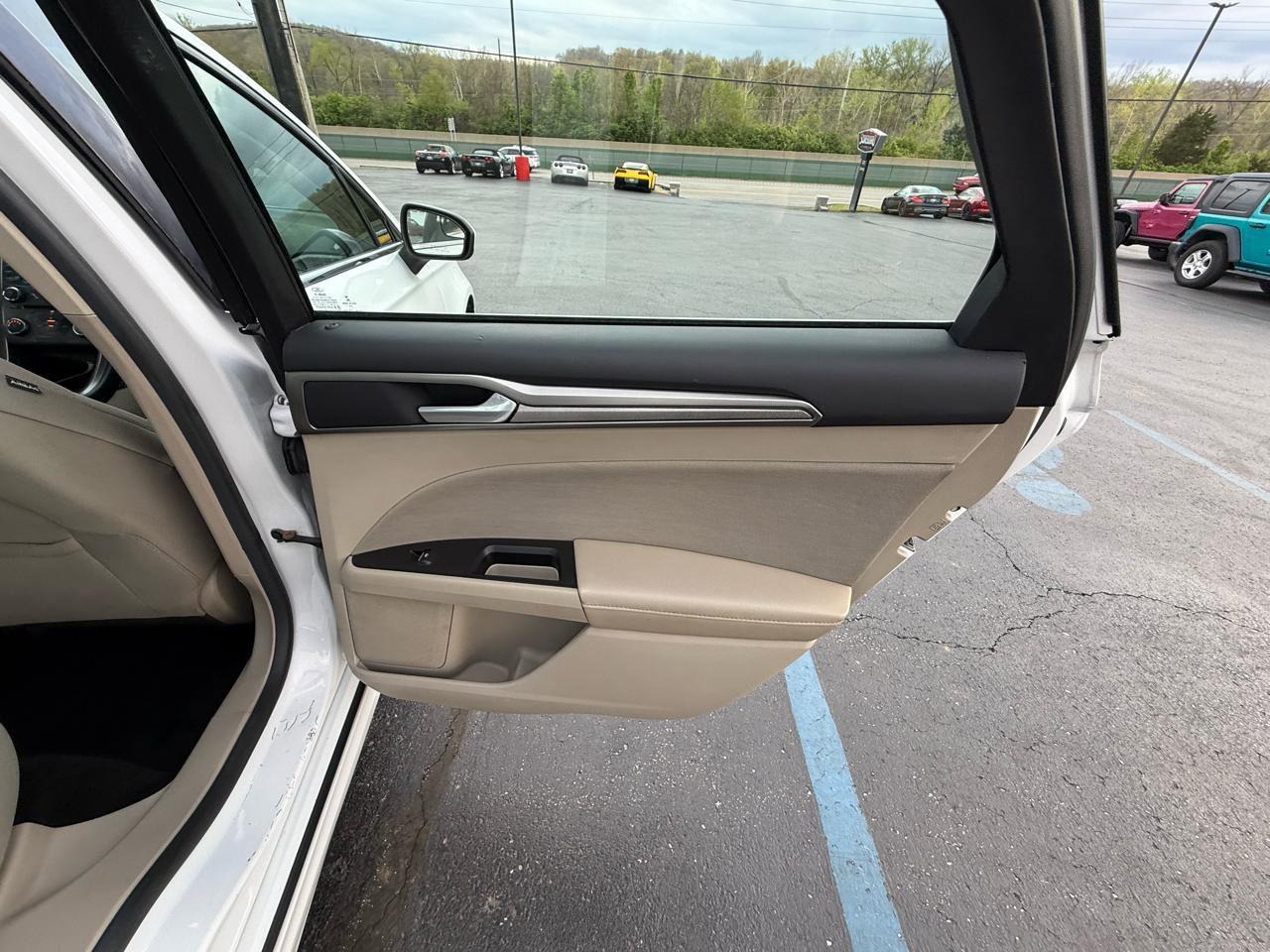 Used 2017 Ford Fusion SE image 34