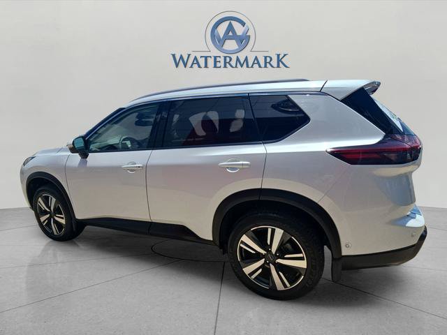 Used 2025 Nissan Rogue SL AWD/4WD image 3