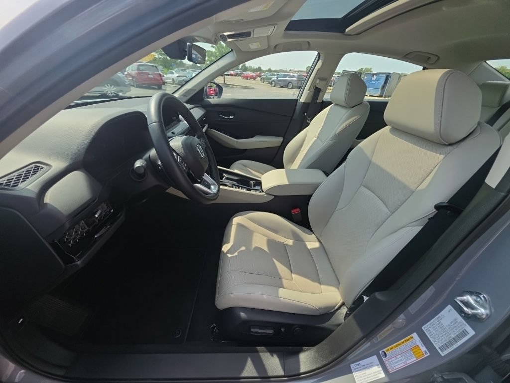 Used 2025 Honda Accord Touring image 13