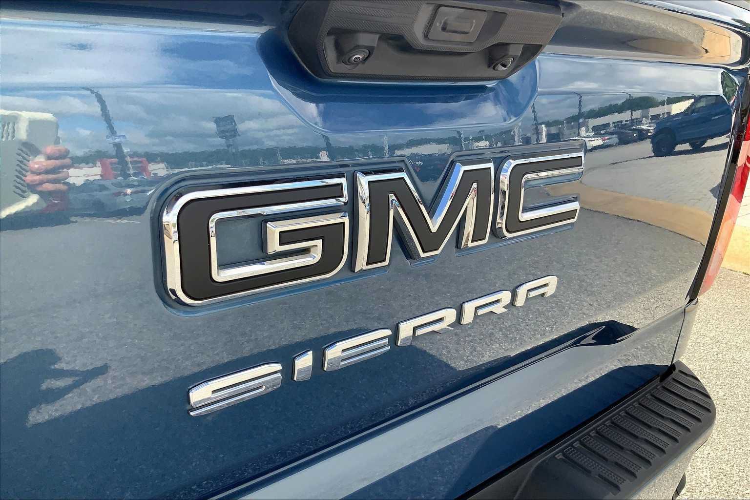 Used 2024 GMC Sierra 1500 Pro w/ Graphite Edition AWD/4WD image 29