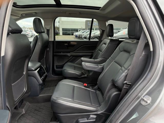 Used 2025 Lincoln Aviator AWD image 12