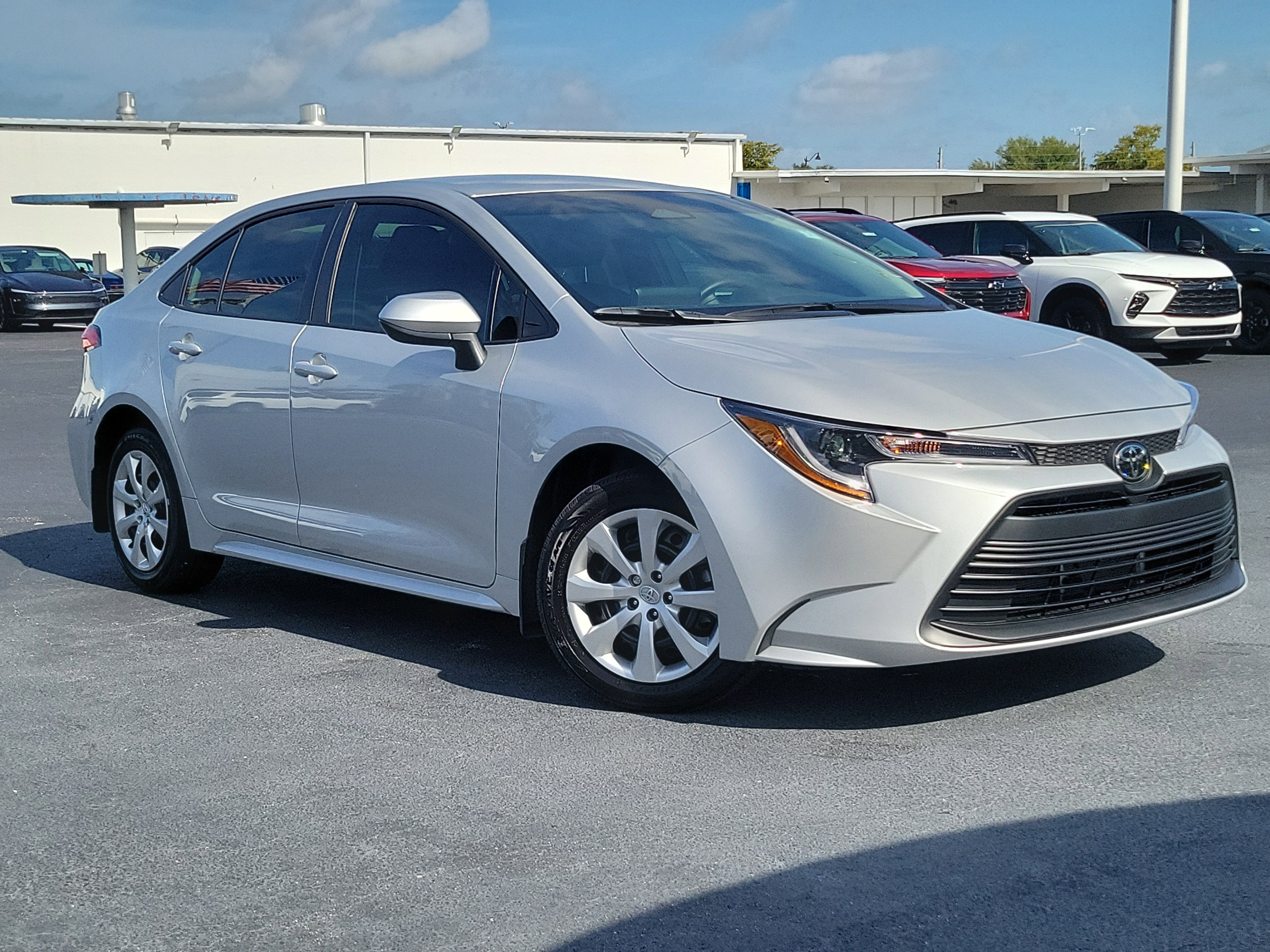 Used 2026 Toyota Corolla LE FWD image 31