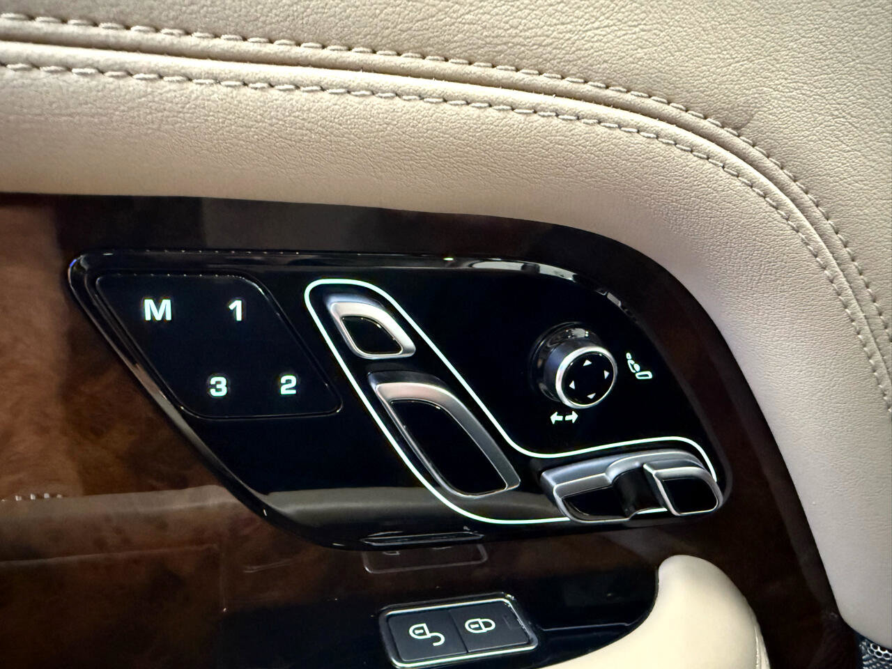 Used 2020 Land Rover Range Rover HSE image 9