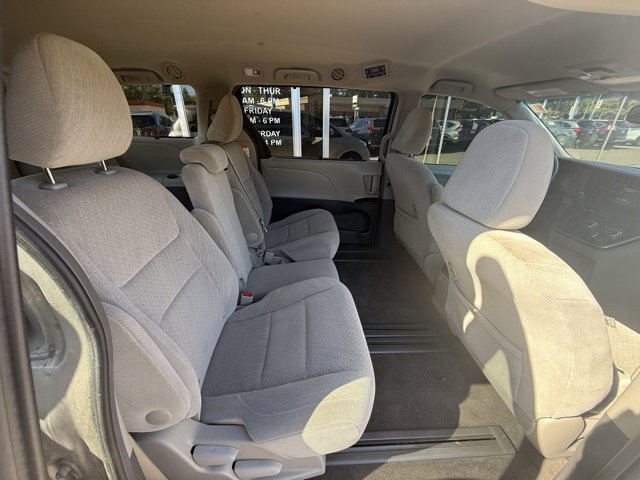 Used 2017 Toyota Sienna LE image 16