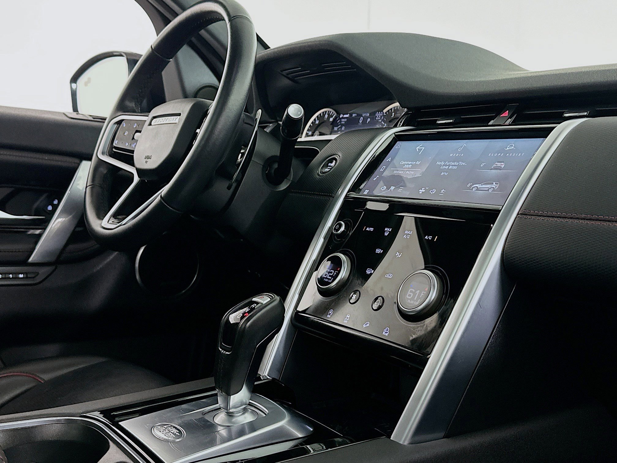 Used 2023 Land Rover Discovery Sport SE R-Dynamic image 29