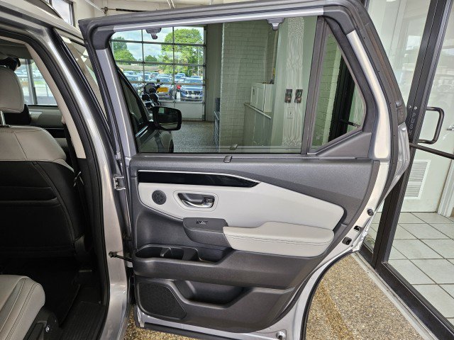 Used 2023 Honda Pilot Touring image 17