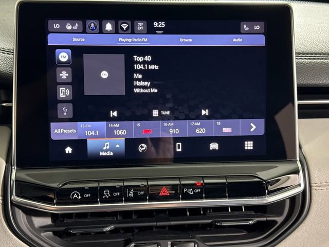 Used 2025 Jeep Compass Limited image 32