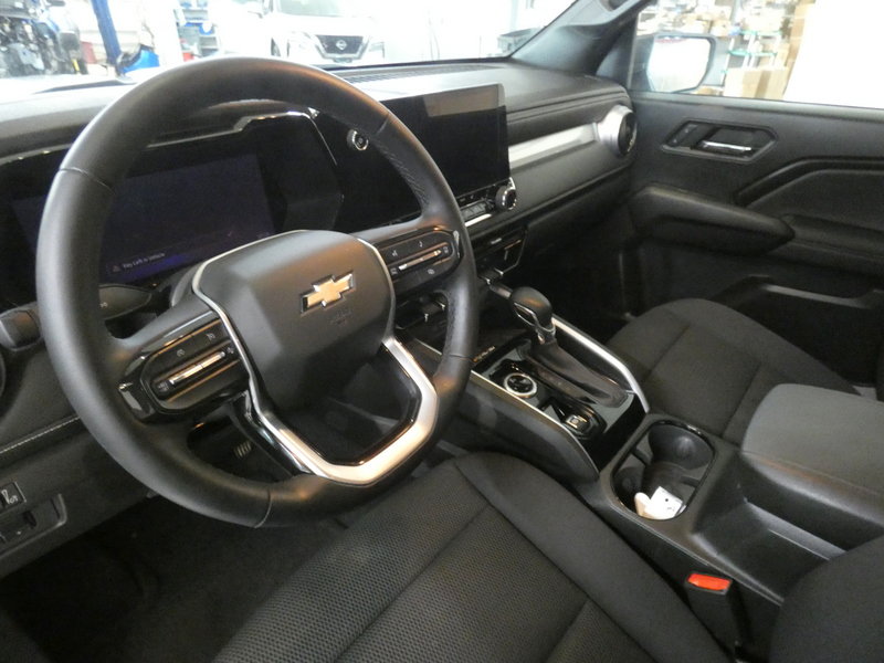 Used 2024 Chevrolet Colorado LT w/ LT Convenience Package II AWD/4WD image 8