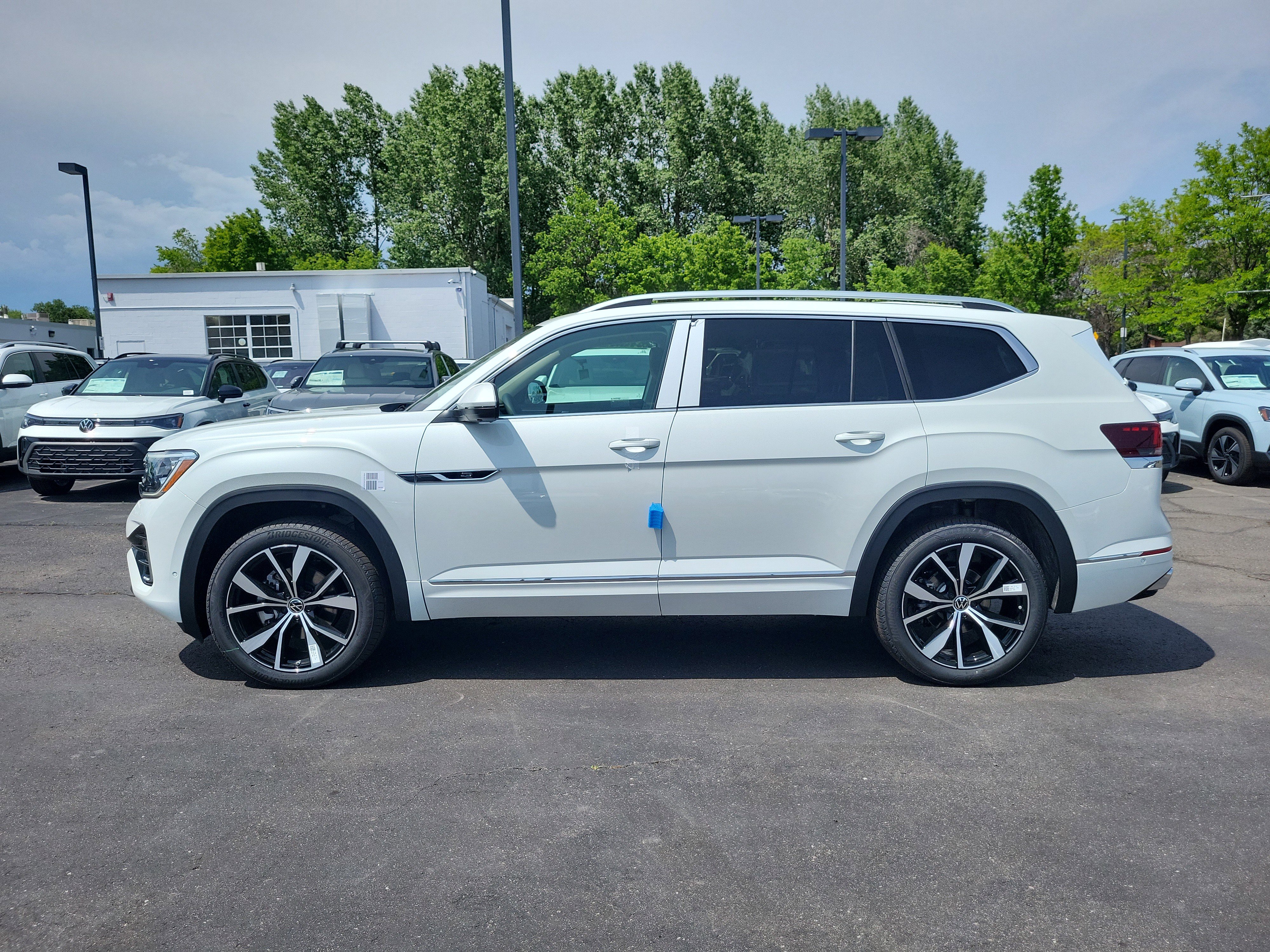 New 2025 Volkswagen Atlas SEL Premium R-Line image 3