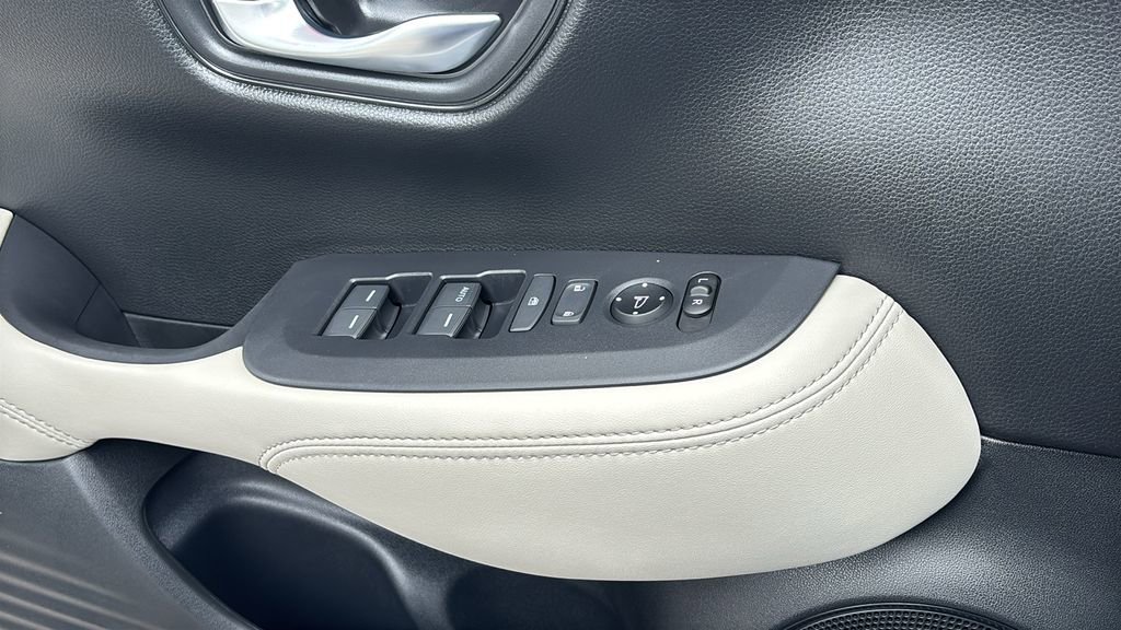 Certified 2025 Honda HR-V LX image 14