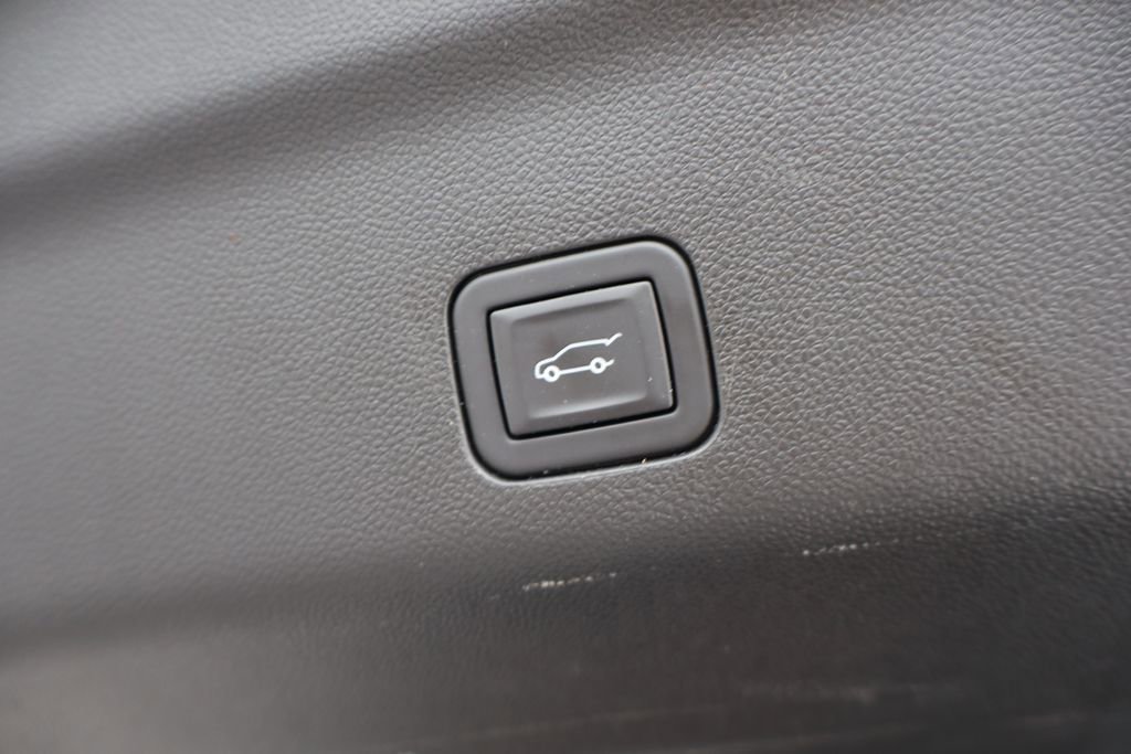 Used 2023 Chevrolet Suburban Z71 w/ Luxury Package image 45