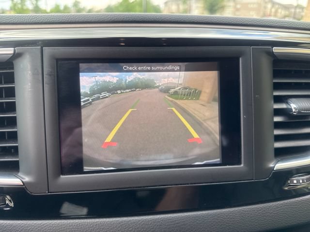 Used 2019 Chrysler Pacifica Touring-L FWD image 16