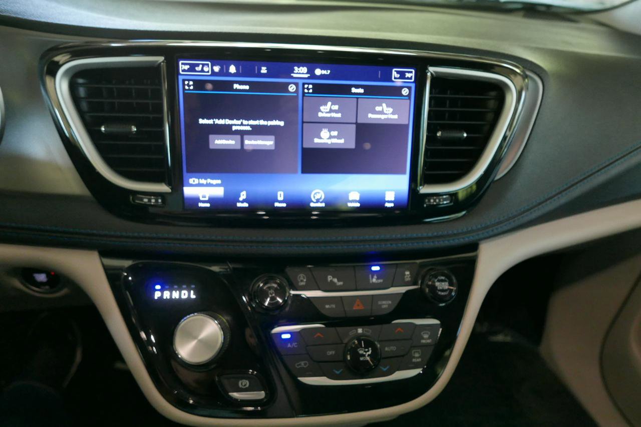 Used 2021 Chrysler Pacifica Touring-L FWD image 16
