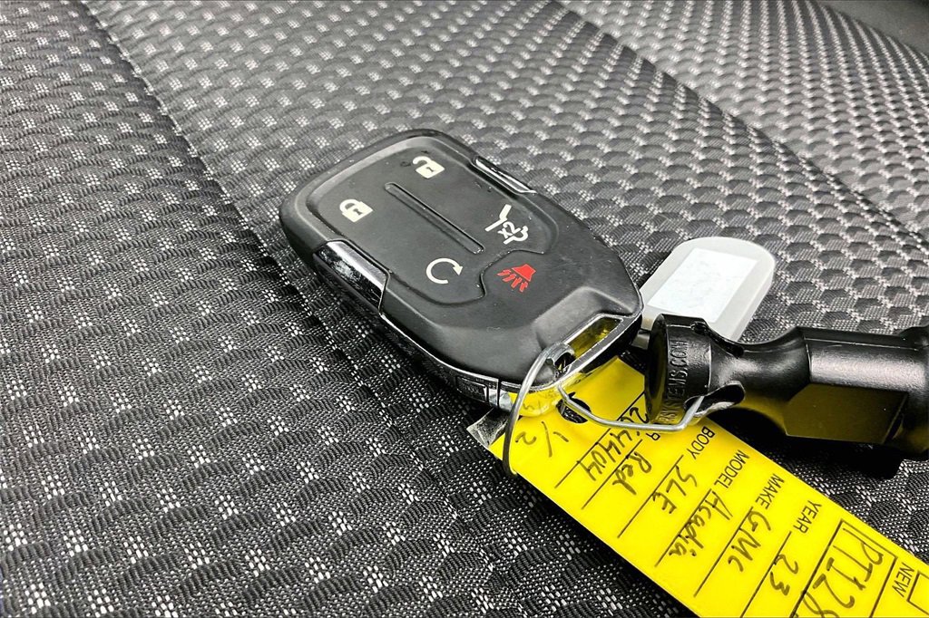 Used 2023 GMC Acadia SLE w/ Driver Convenience Package image 11