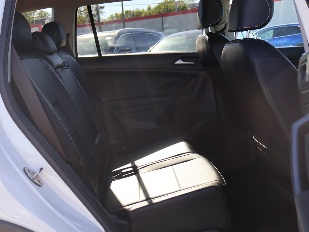 Used 2021 Volkswagen Tiguan SE w/ Panoramic Sunroof Package AWD/4WD image 11