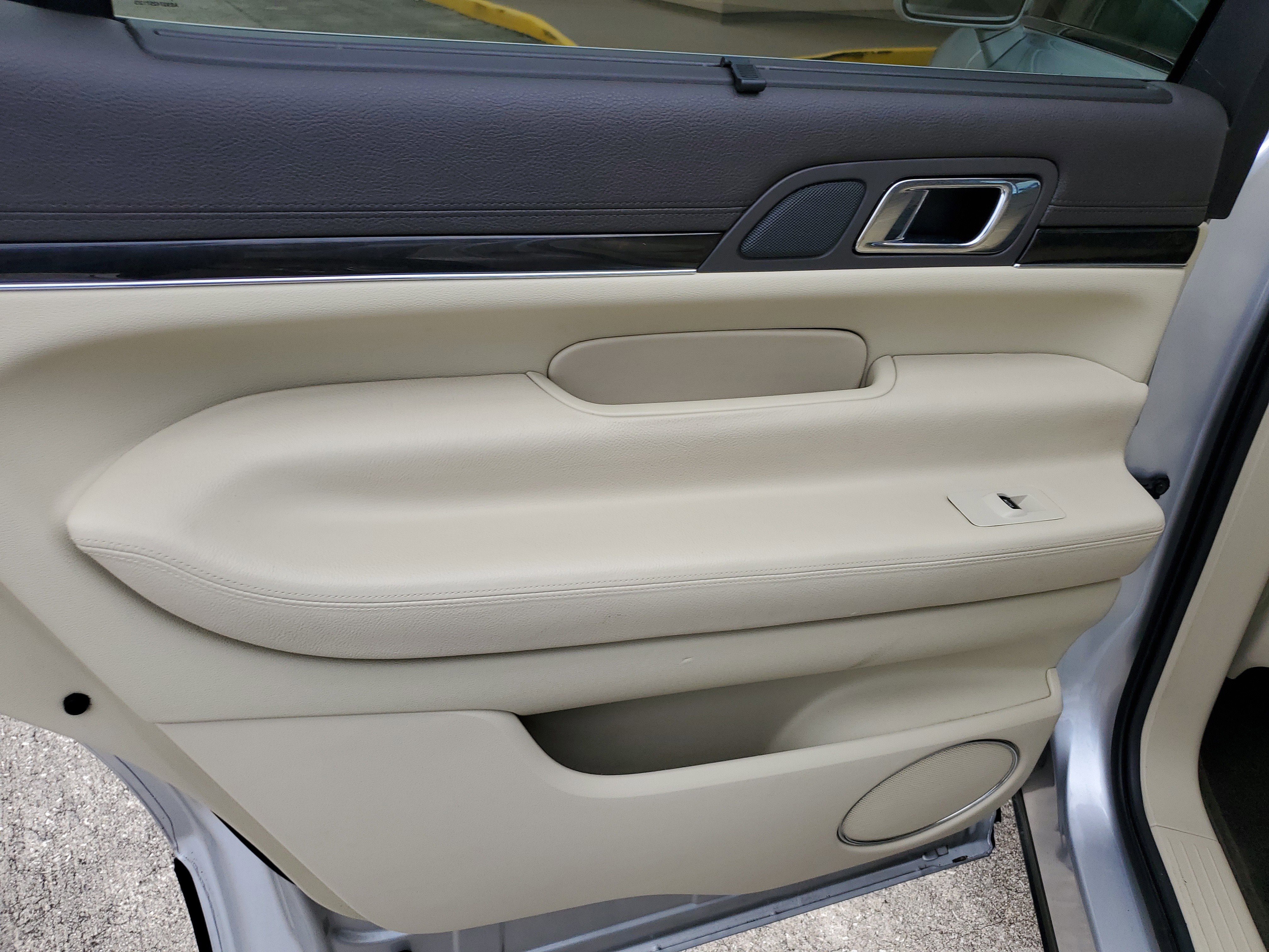 Used 2018 Lincoln MKT AWD w/ Technology Package image 12