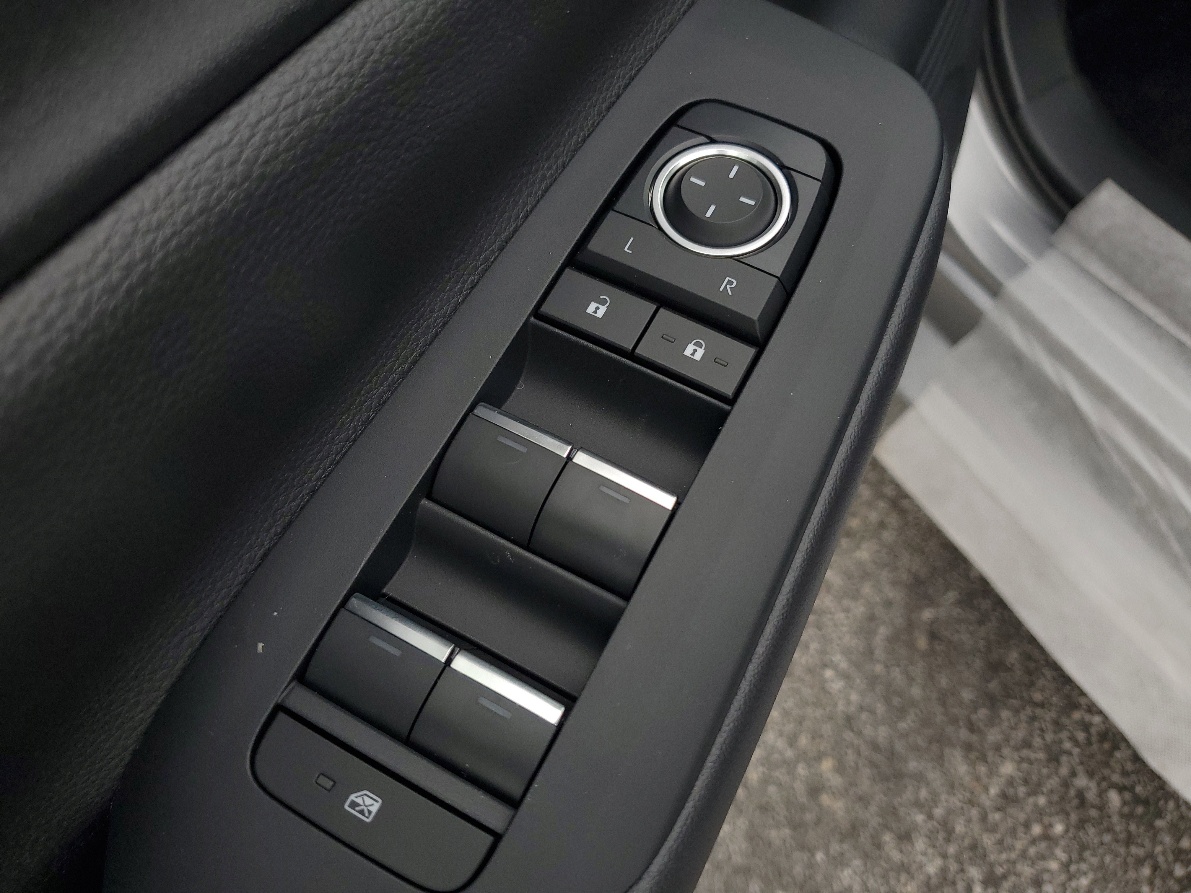 New 2026 Toyota Prius Plug-In Hybrid FWD image 17