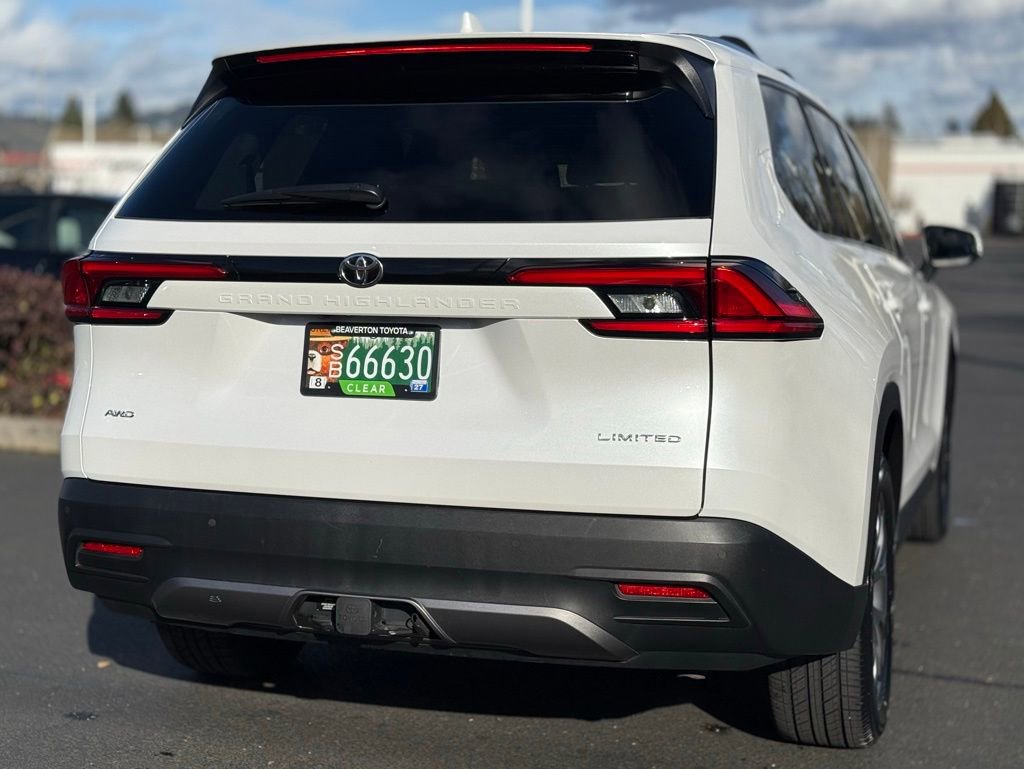 Used 2024 Toyota Grand Highlander Limited image 5