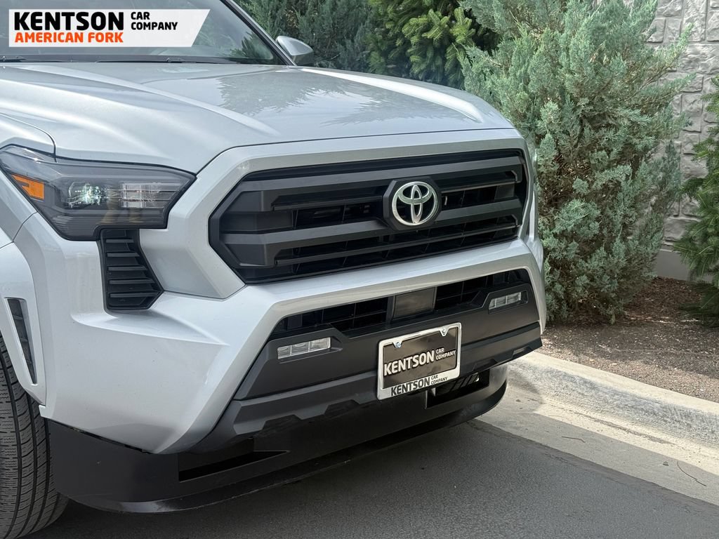 Used 2025 Toyota Tacoma SR5 AWD/4WD image 11