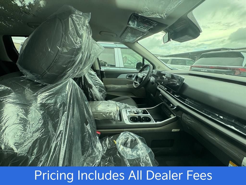 New 2027 Kia Carnival EX FWD image 3