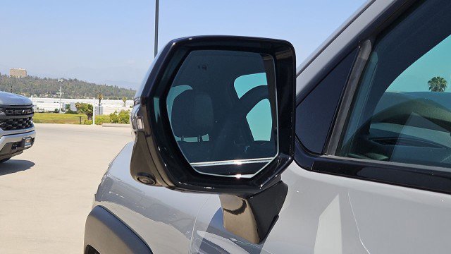 Used 2025 Chevrolet Silverado EV LT w/ LT Premium Package image 19