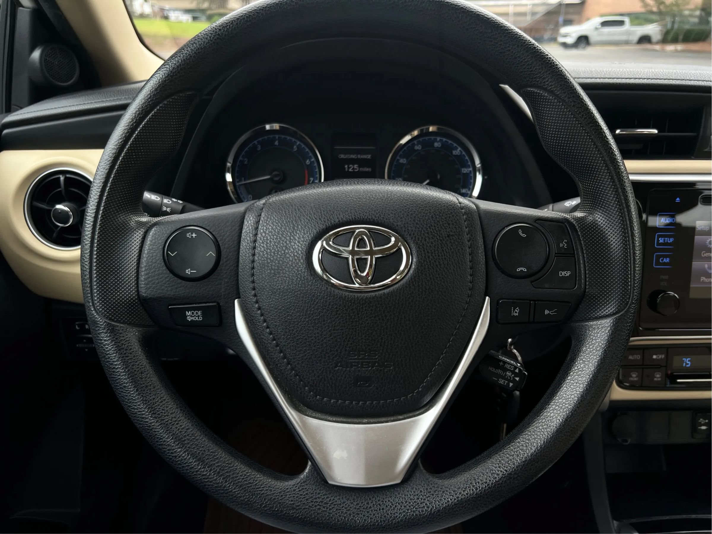 Used 2017 Toyota Corolla LE FWD image 30