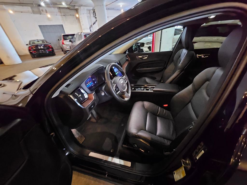 Certified 2023 Volvo XC60 B5 Plus AWD/4WD image 19