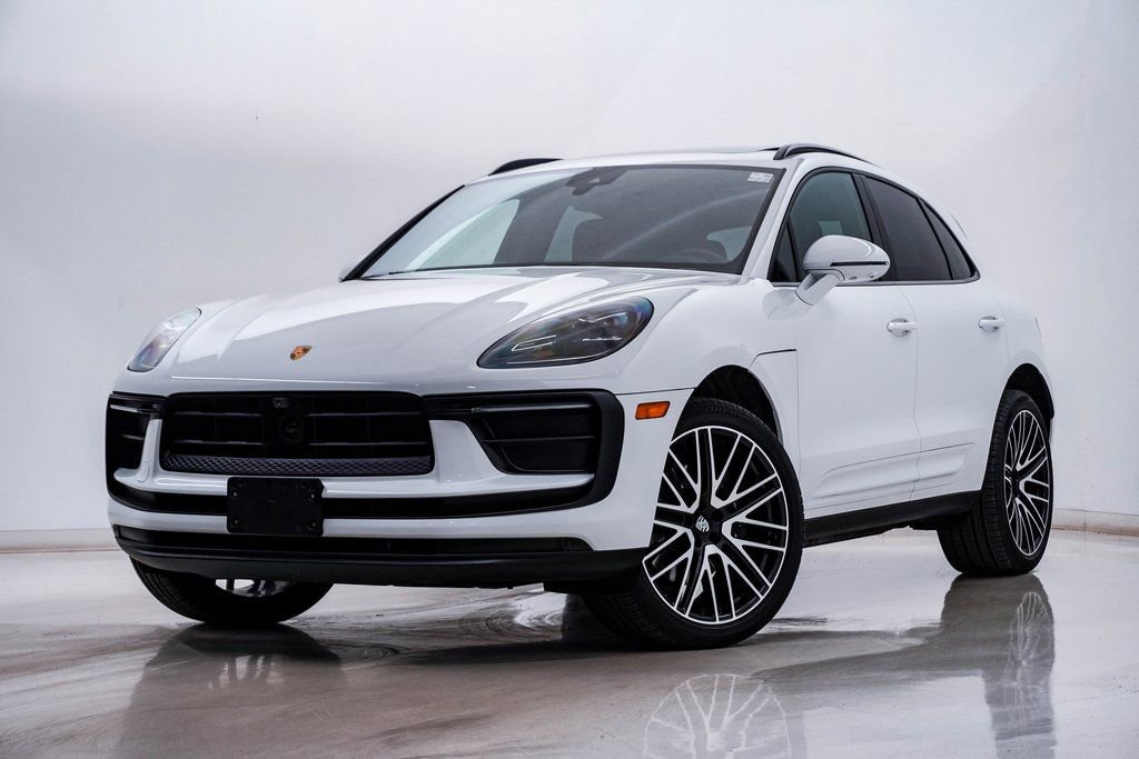 Certified 2025 Porsche Macan image 1