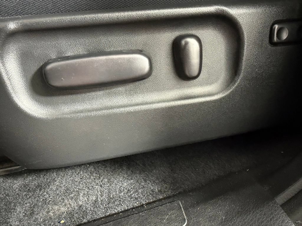 Used 2023 Toyota Tacoma SR5 AWD/4WD image 32
