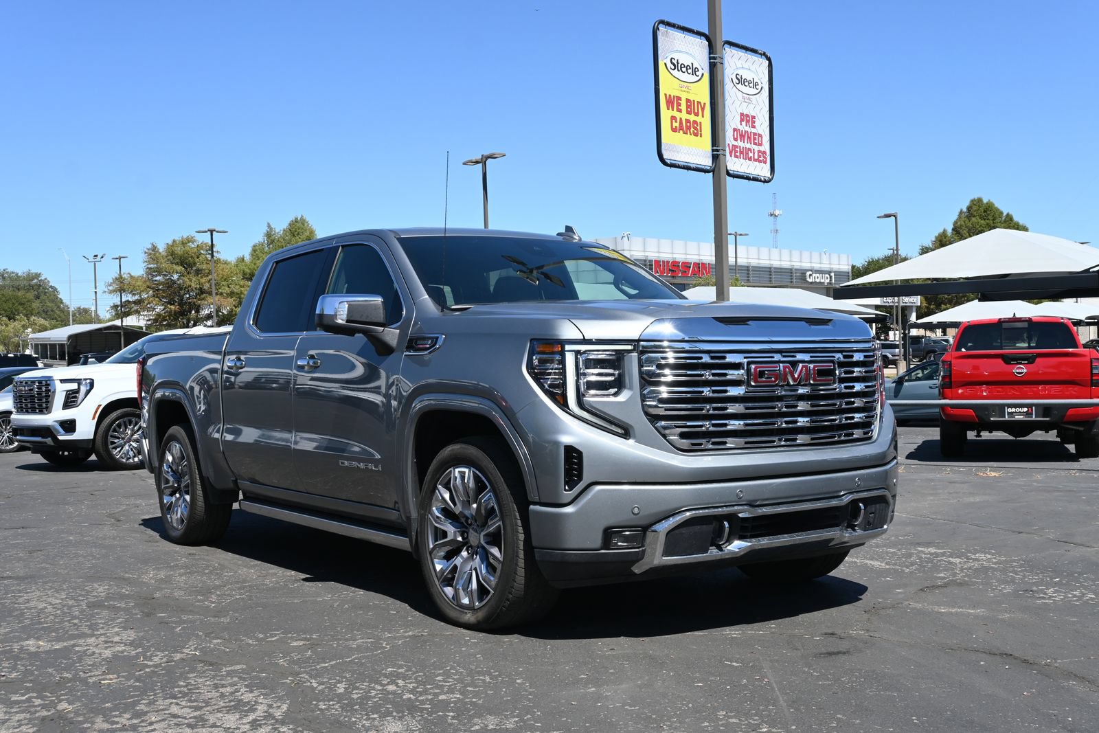 Used 2025 GMC Sierra 1500 Denali AWD/4WD image 3