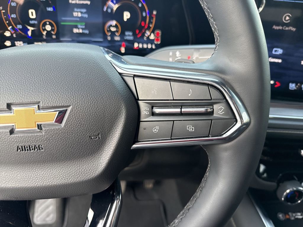 Used 2025 Chevrolet Suburban Premier AWD/4WD image 17