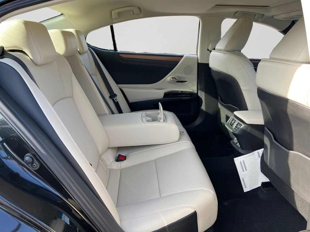 New 2025 Lexus ES 350 w/ Premium Package image 6