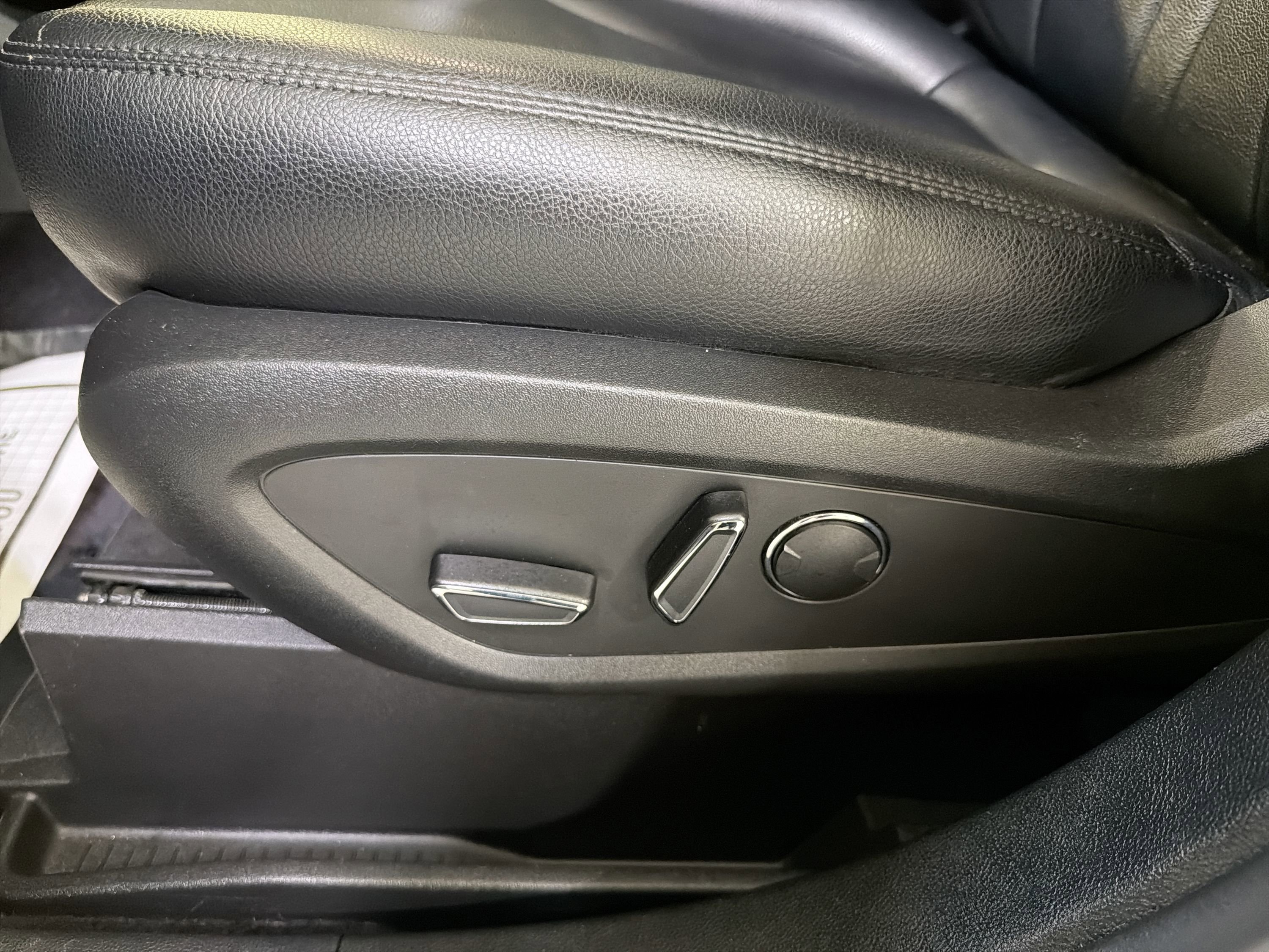 Used 2023 Lincoln Nautilus FWD w/ Premium Package image 11