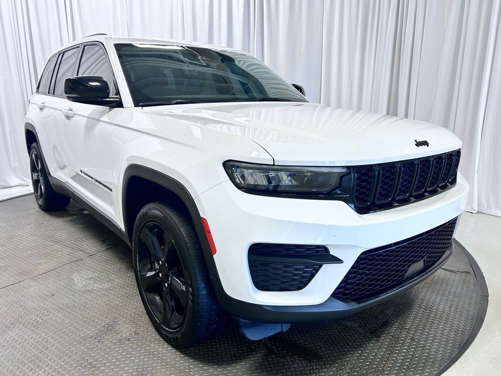 Used 2023 Jeep Grand Cherokee Altitude image 24