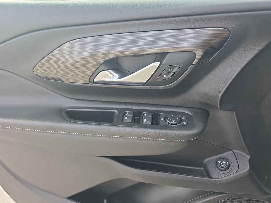 Used 2023 GMC Terrain SLE w/ Driver Convenience Package image 24