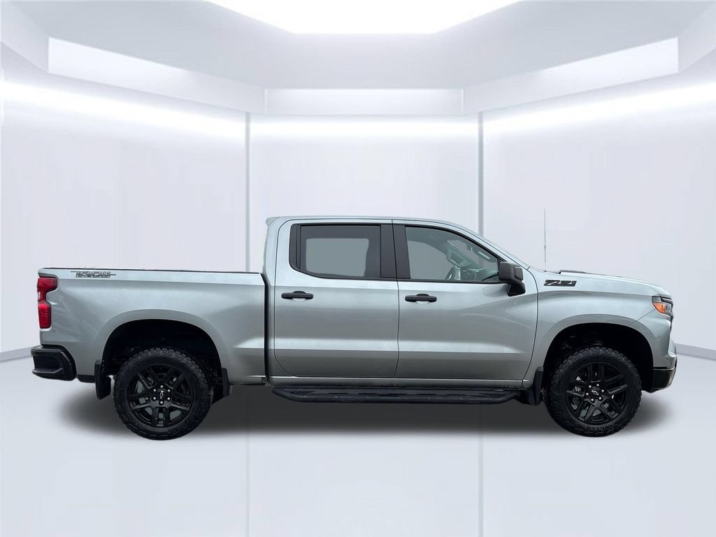 Used 2025 Chevrolet Silverado 1500 Custom Trail Boss w/ Dark Appearance Package AWD/4WD image 9