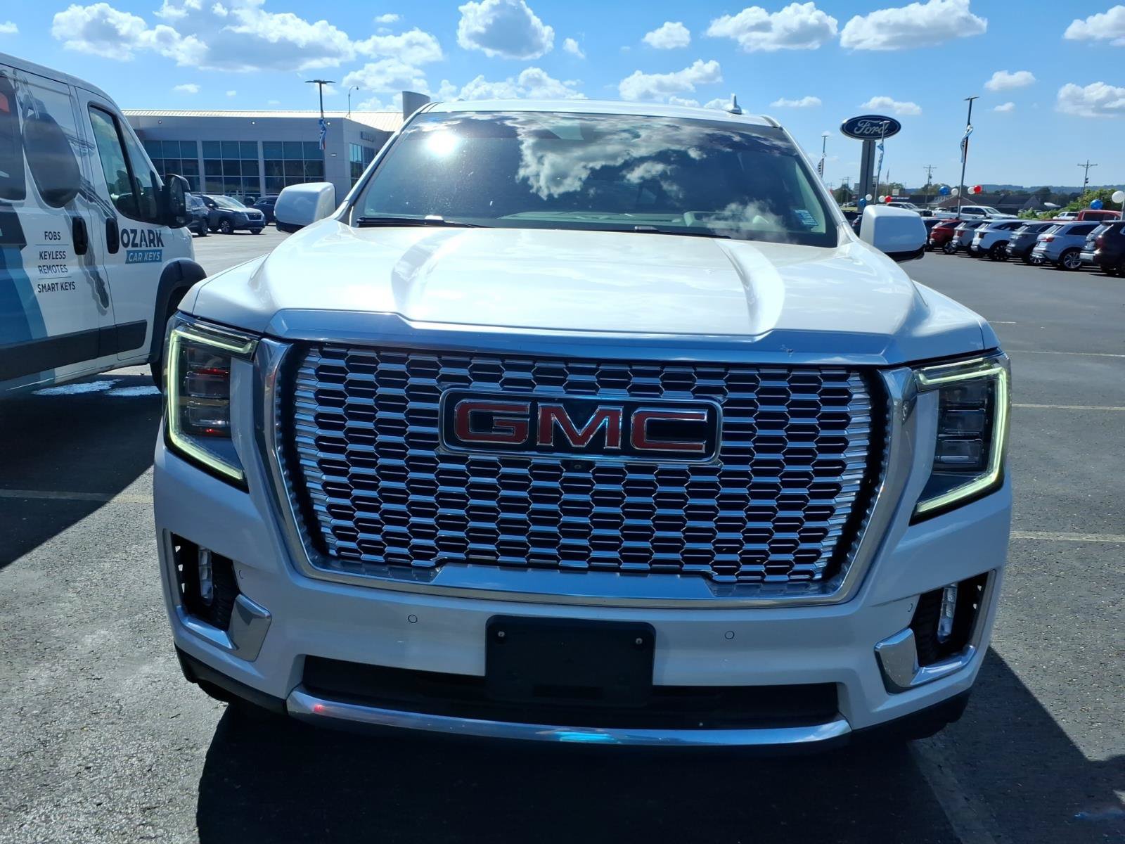 Used 2022 GMC Yukon XL Denali AWD/4WD image 2