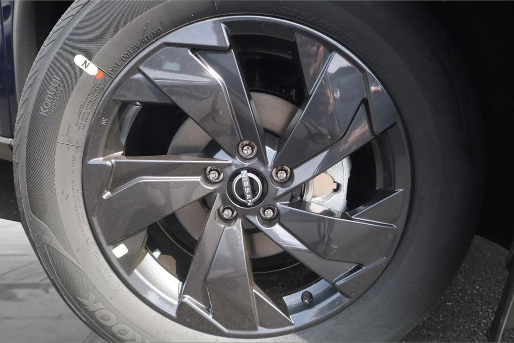 New 2026 Nissan Rogue SV w/ Cold Weather Package AWD/4WD image 3