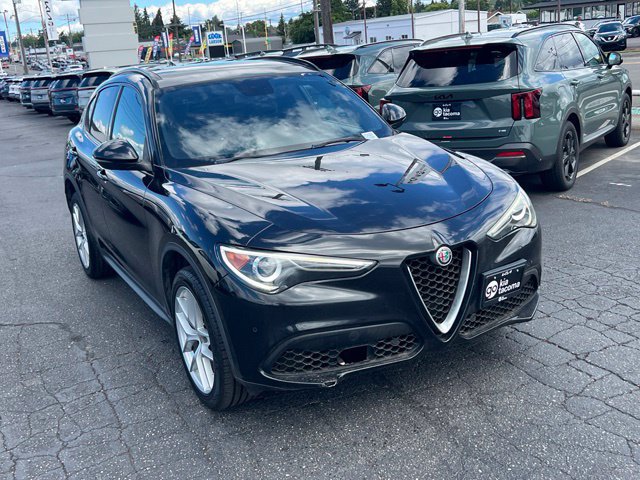 Used 2019 Alfa Romeo Stelvio Ti Sport w/ Quick Order Package 22S Sport AWD/4WD image 5
