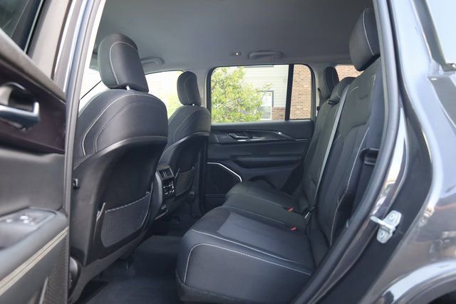 Used 2022 Jeep Grand Cherokee Laredo w/ Luxury Tech Group I image 22