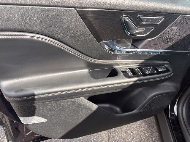 Certified 2025 Lincoln Corsair FWD image 13