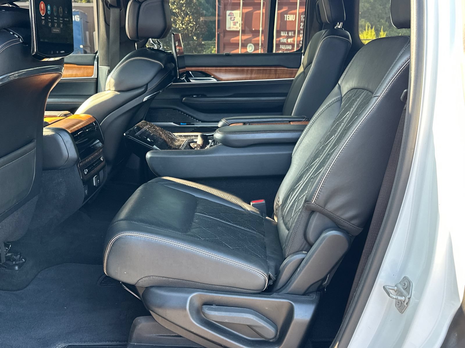 Used 2022 Jeep Grand Wagoneer Series III w/ Rear Seat Video Group 1 AWD/4WD image 18