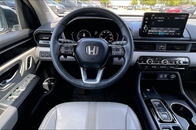 Used 2025 Honda Pilot Touring image 8