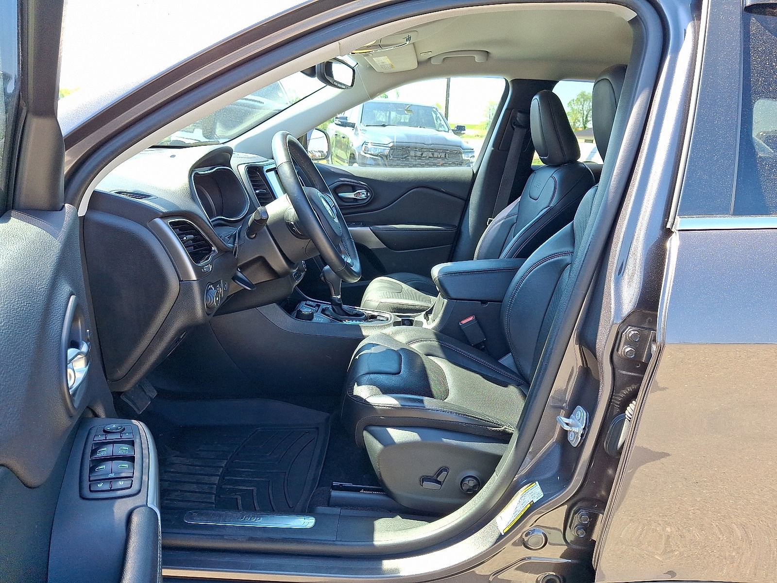 Used 2019 Jeep Cherokee Limited AWD/4WD image 15