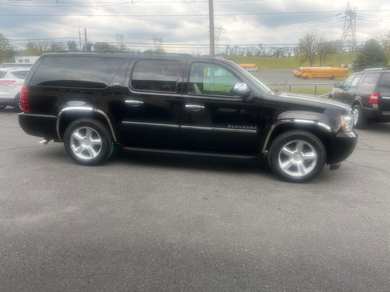 Used 2013 Chevrolet Suburban LTZ image 5