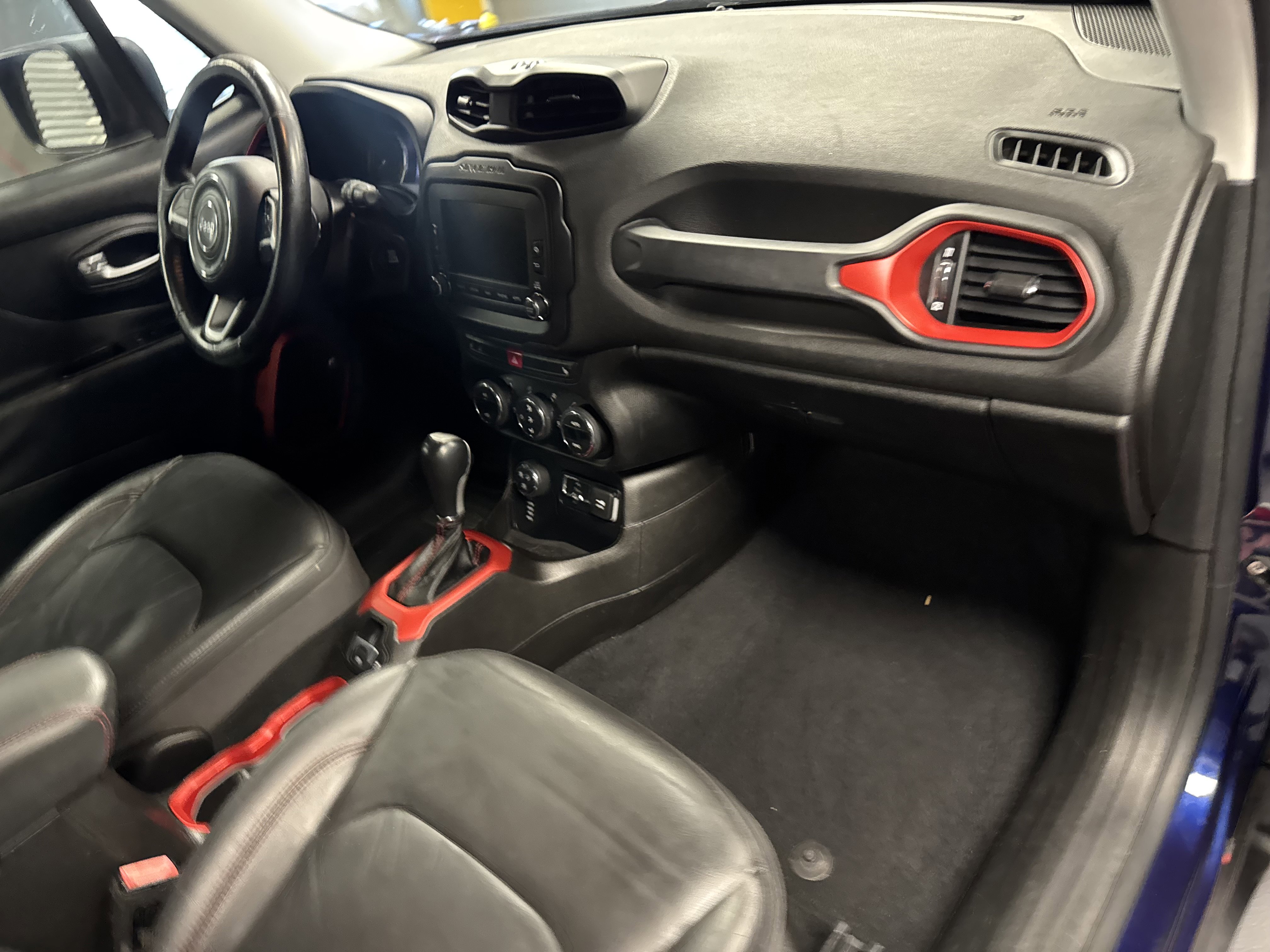 Used 2016 Jeep Renegade Trailhawk w/ Premium Trailhawk Package AWD/4WD image 19