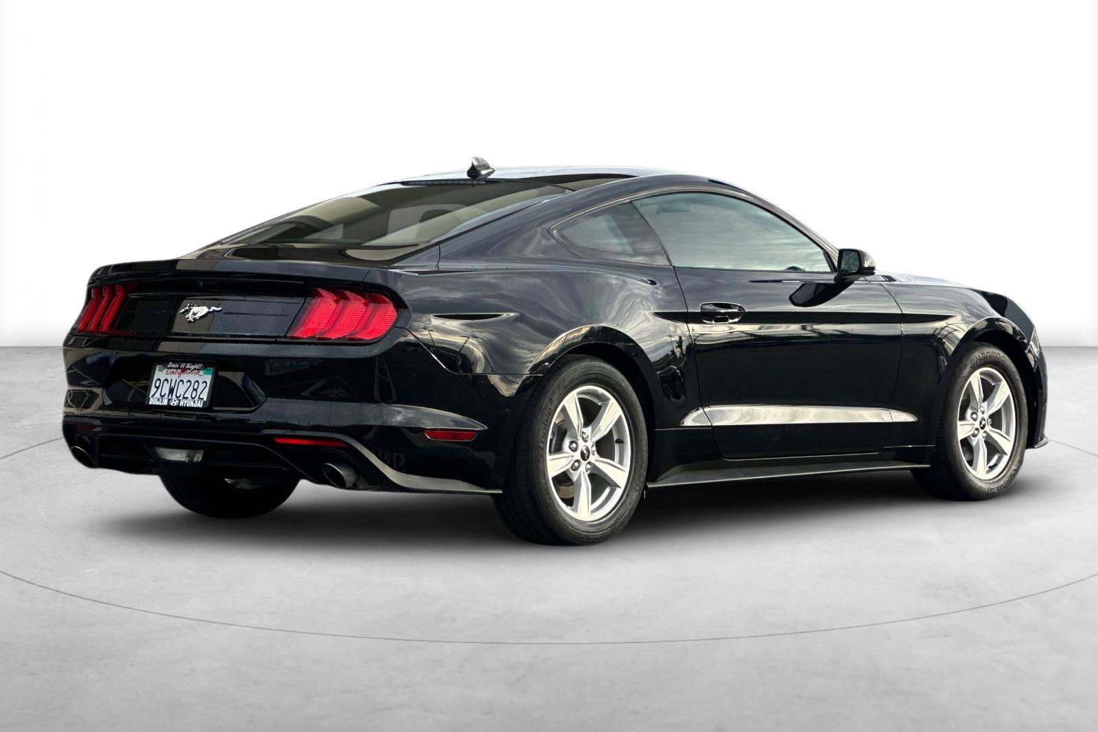 Used 2022 Ford Mustang Coupe RWD image 6