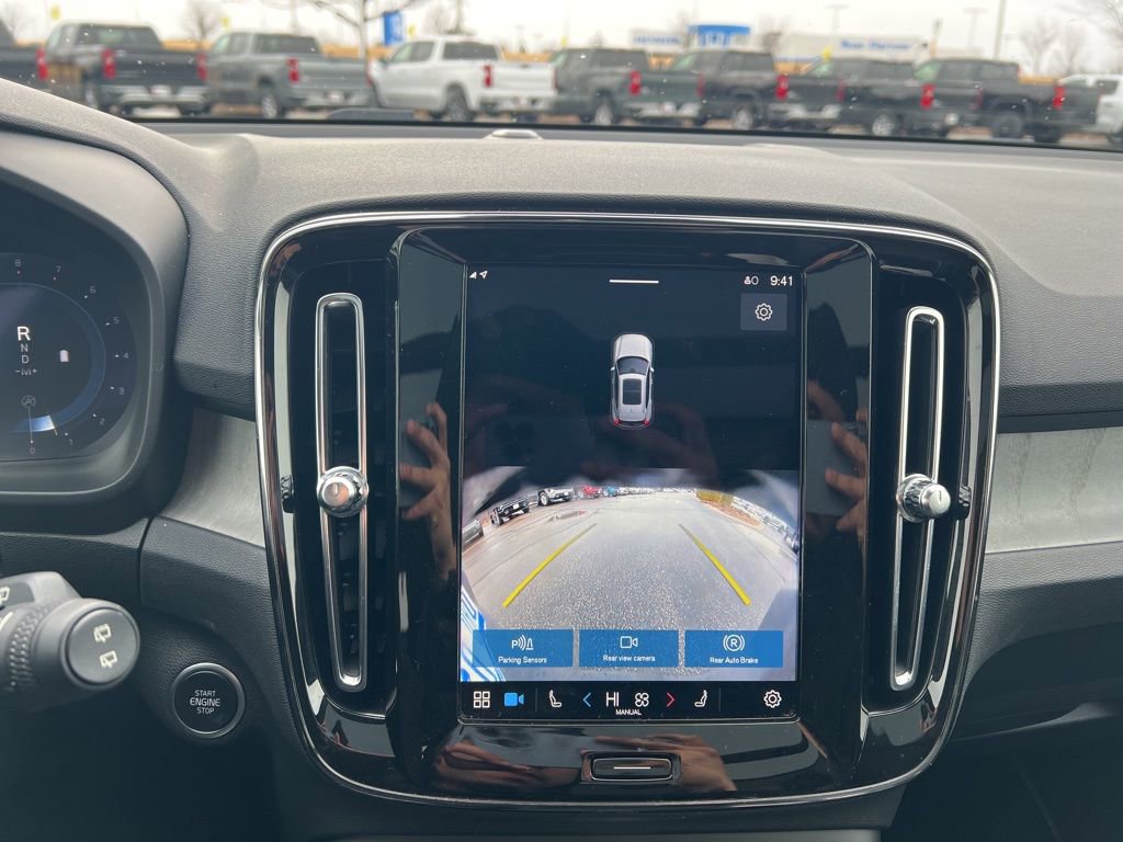 Used 2024 Volvo XC40 B5 Core image 18